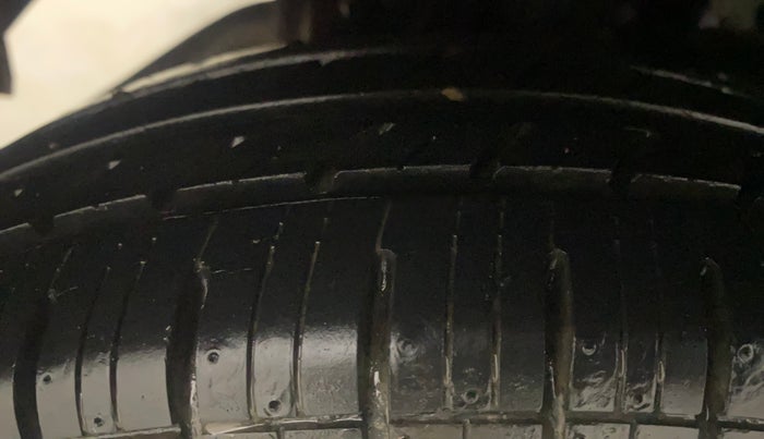 2015 Hyundai Eon D-LITE+, Petrol, Manual, 26,920 km, Right Rear Tyre Tread