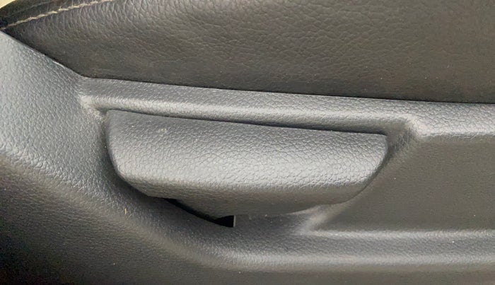 2015 Hyundai Eon D-LITE+, Petrol, Manual, 26,920 km, Driver Side Adjustment Panel