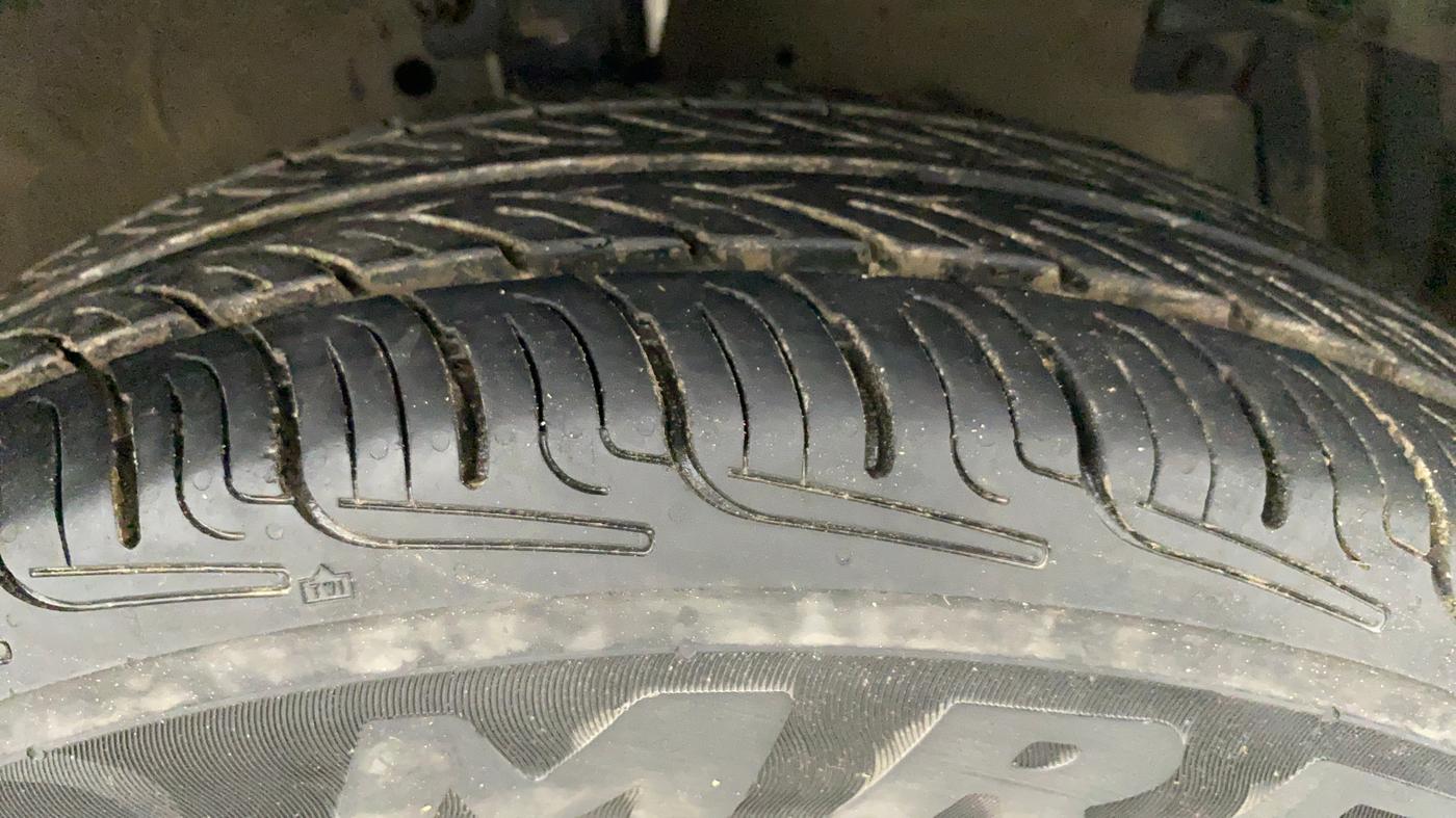 2013 Maruti Swift Dzire VXI, Petrol, Manual, 85,658 km, Right Front Tyre Tread