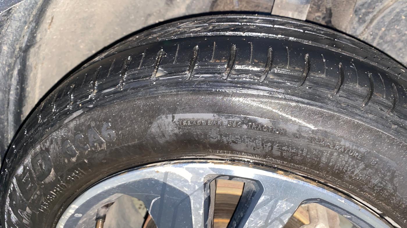 2024 Tata ALTROZ XZ PLUS SUNROOF CNG, CNG, Manual, 20,242 km, Right Front Tyre Tread