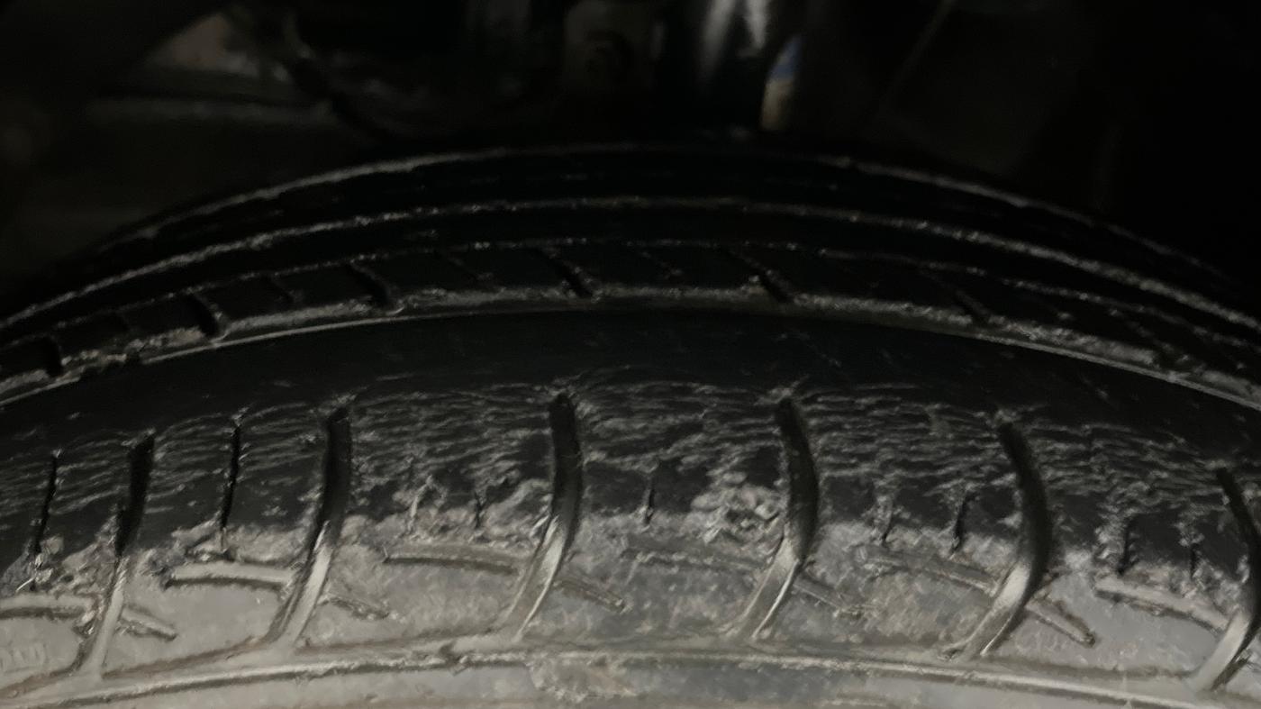 2017 Maruti Baleno DELTA PETROL 1.2, Petrol, Manual, 28,783 km, Left Front Tyre Tread