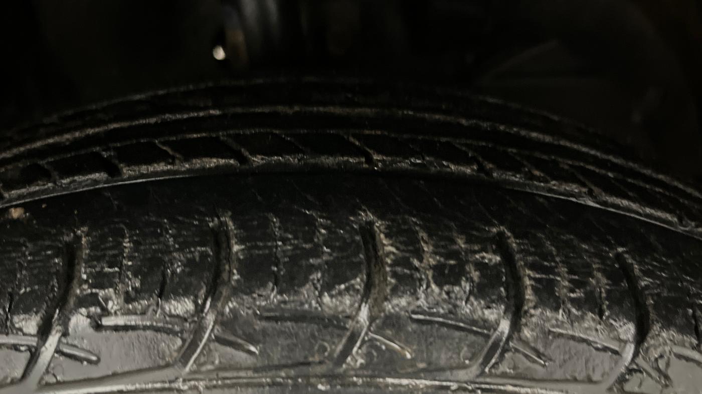 2017 Maruti Baleno DELTA PETROL 1.2, Petrol, Manual, 28,783 km, Right Front Tyre Tread