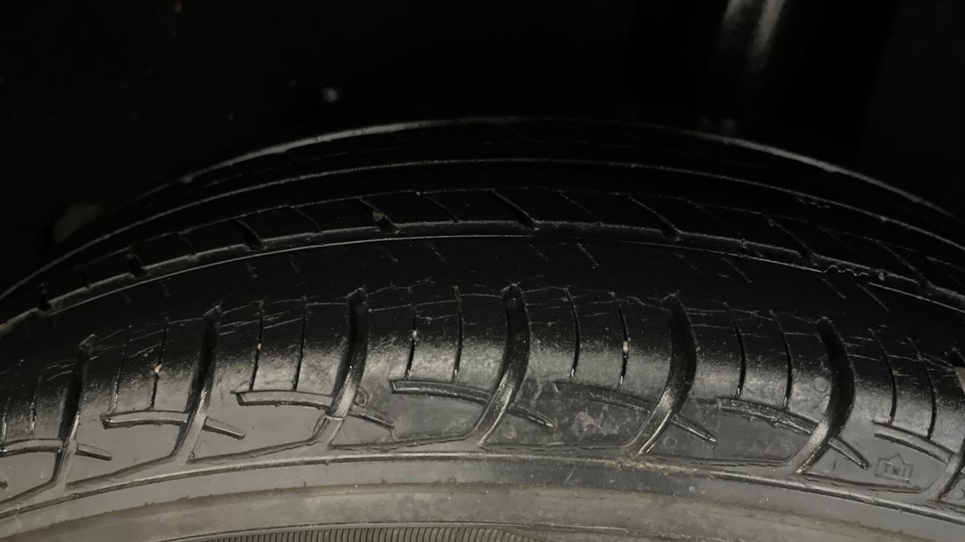 2017 Maruti Baleno DELTA PETROL 1.2, Petrol, Manual, 28,783 km, Left Rear Tyre Tread