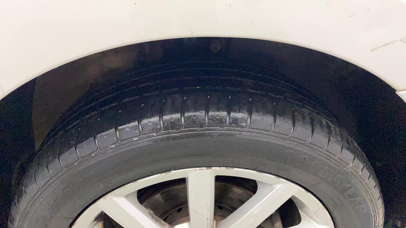 2018 Volkswagen Ameo HIGHLINE PLUS 1.0L 16 ALLOY, Petrol, Manual, 1,14,793 km, Right Front Tyre Tread