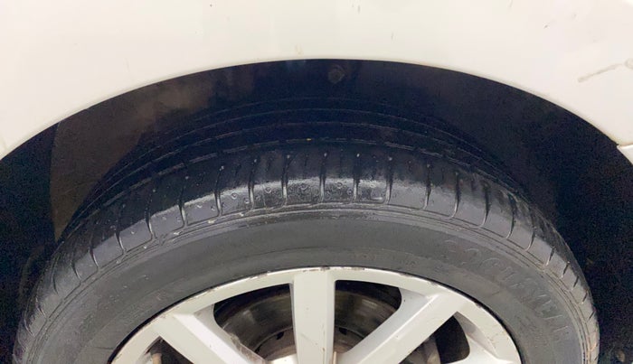 2018 Volkswagen Ameo HIGHLINE PLUS 1.0L 16 ALLOY, Petrol, Manual, 1,14,764 km, Right Front Tyre Tread