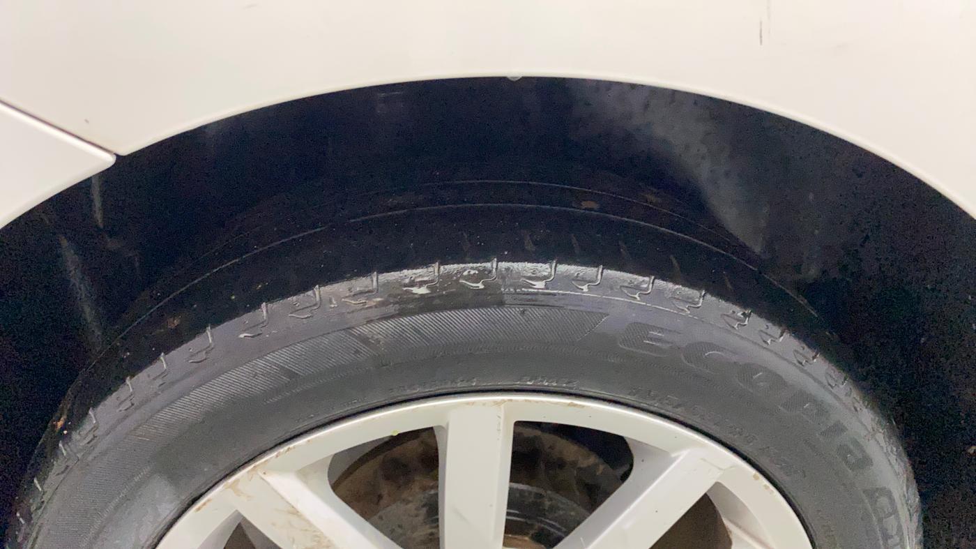 2018 Volkswagen Ameo HIGHLINE PLUS 1.0L 16 ALLOY, Petrol, Manual, 1,14,793 km, Right Rear Tyre Tread