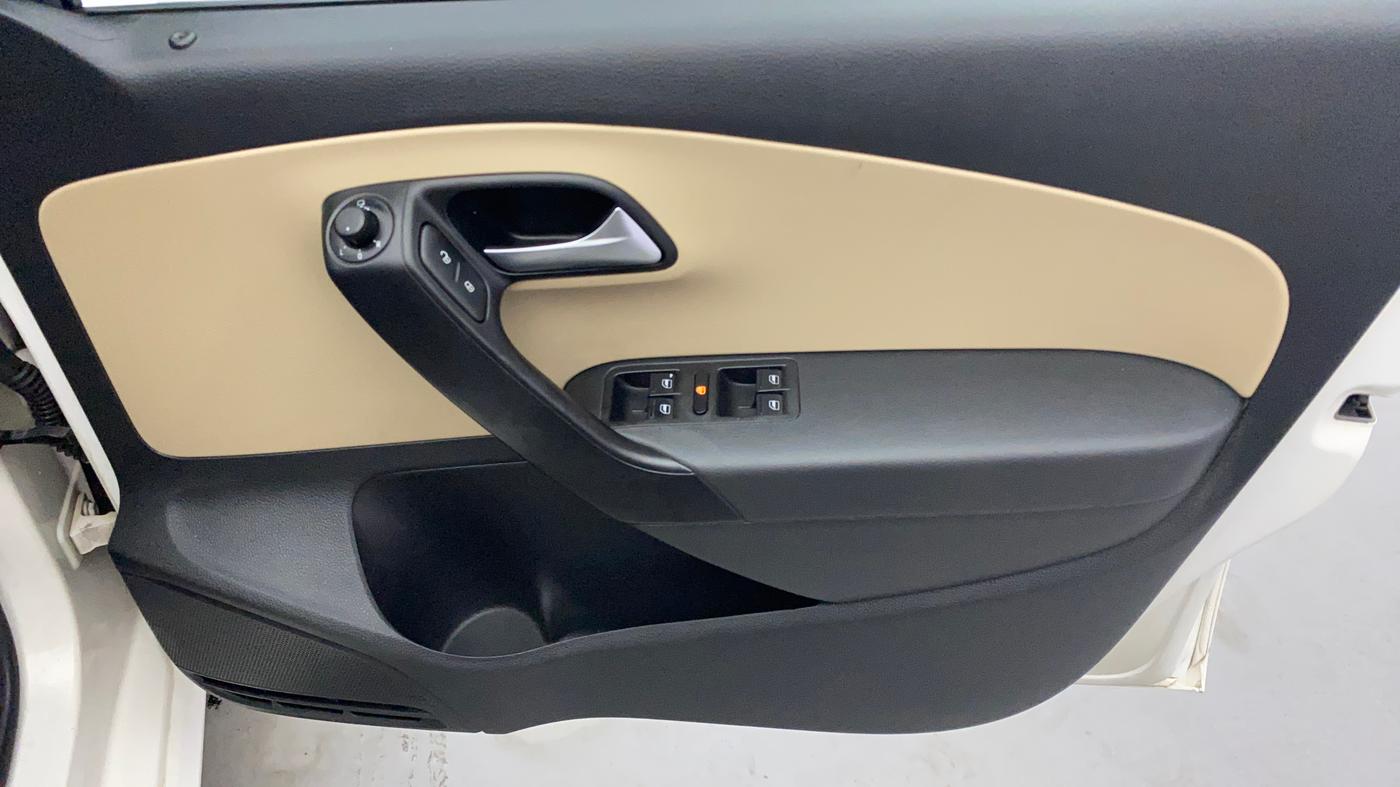 2018 Volkswagen Ameo HIGHLINE PLUS 1.0L 16 ALLOY, Petrol, Manual, 1,14,793 km, Driver Side Door Panels Control