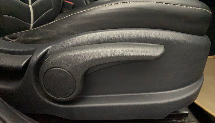 2015 Hyundai Elite i20 ASTA 1.4 CRDI (O), Diesel, Manual, 1,02,603 km, Driver Side Adjustment Panel