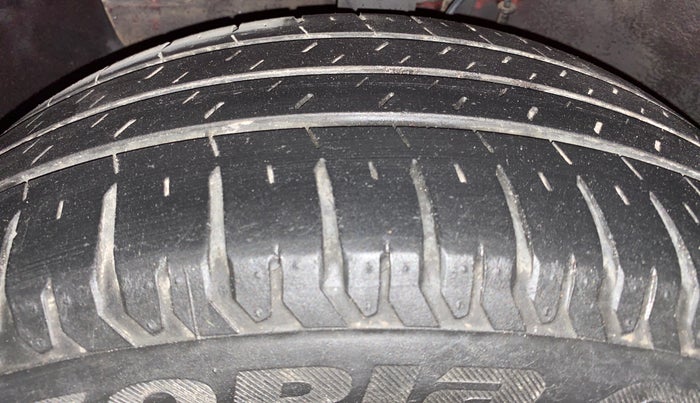 2015 Hyundai Elite i20 ASTA 1.4 CRDI (O), Diesel, Manual, 1,02,603 km, Left Front Tyre Tread