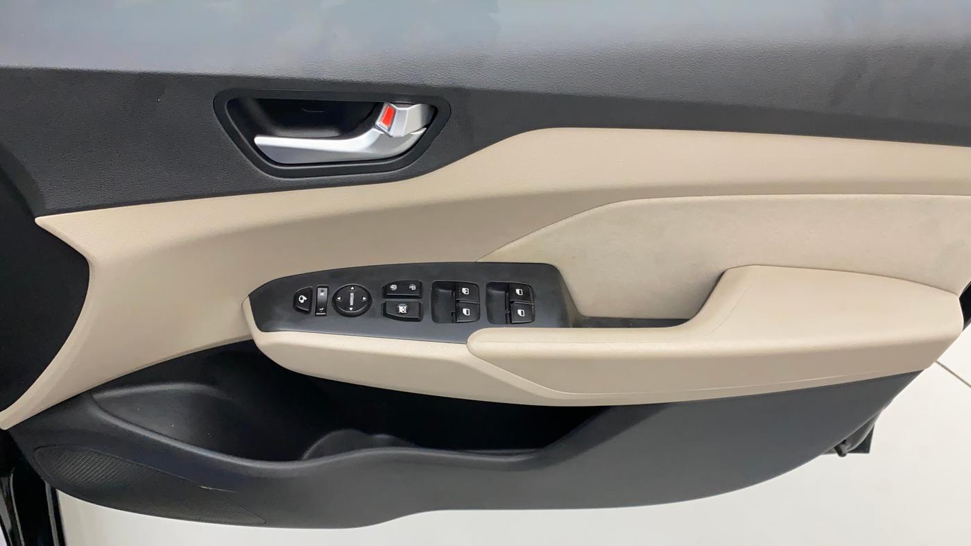 2018 Hyundai Verna 1.6 VTVT SX, Petrol, Manual, 34,214 km, Driver Side Door Panels Control