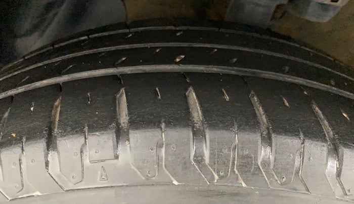 2018 Hyundai Verna 1.6 VTVT SX, Petrol, Manual, 34,214 km, Left Front Tyre Tread