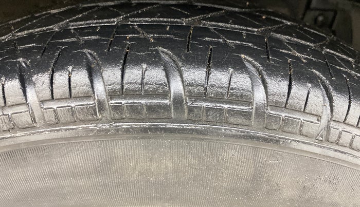 2013 Maruti Swift VDI, Diesel, Manual, 97,813 km, Right Front Tyre Tread
