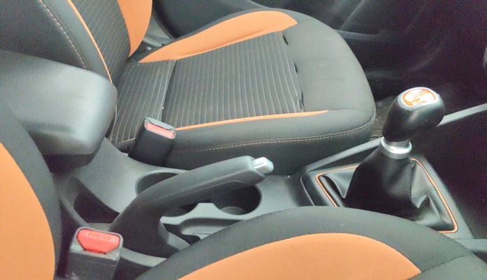 2017 Hyundai i20 Active 1.2 SX, Petrol, Manual, 60,992 km, Gear Lever