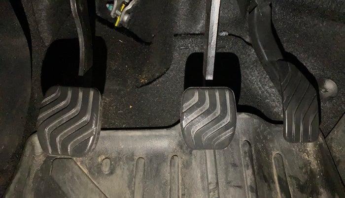 2024 Nissan MAGNITE N-Connecta B4D 1.0 Petrol MT Dual Tone, Petrol, Manual, 3,297 km, Pedals