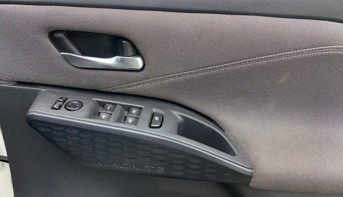 2024 Nissan MAGNITE N-Connecta B4D 1.0 Petrol MT Dual Tone, Petrol, Manual, 3,297 km, Driver Side Door Panels Control