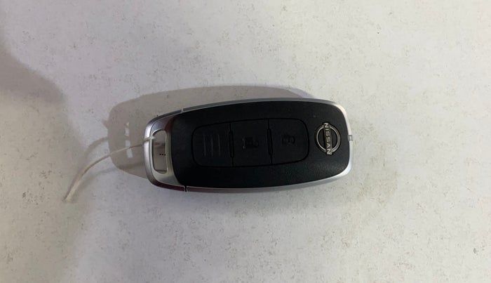 2024 Nissan MAGNITE N-Connecta B4D 1.0 Petrol MT Dual Tone, Petrol, Manual, 3,297 km, Key Close Up