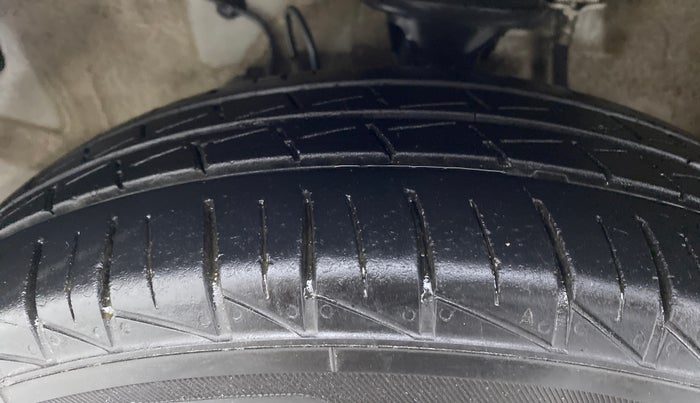 2021 Maruti Alto VXI, Petrol, Manual, 34,238 km, Left Front Tyre Tread