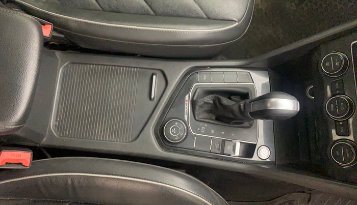 2019 Volkswagen TIGUAN HIGHLINE TDI AT, Diesel, Automatic, 53,191 km, Gear Lever