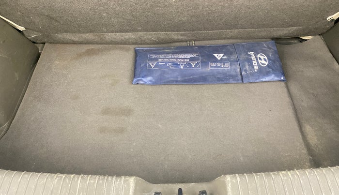 2016 Hyundai i10 SPORTZ 1.1, Petrol, Manual, 75,834 km, Boot Inside