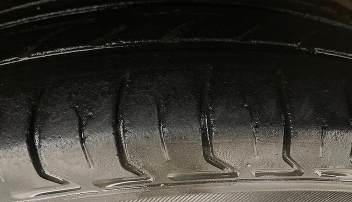 2016 Hyundai i10 SPORTZ 1.1, Petrol, Manual, 75,834 km, Right Front Tyre Tread