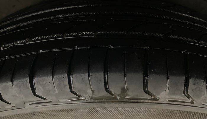 2016 Hyundai i10 SPORTZ 1.1, Petrol, Manual, 75,834 km, Right Rear Tyre Tread