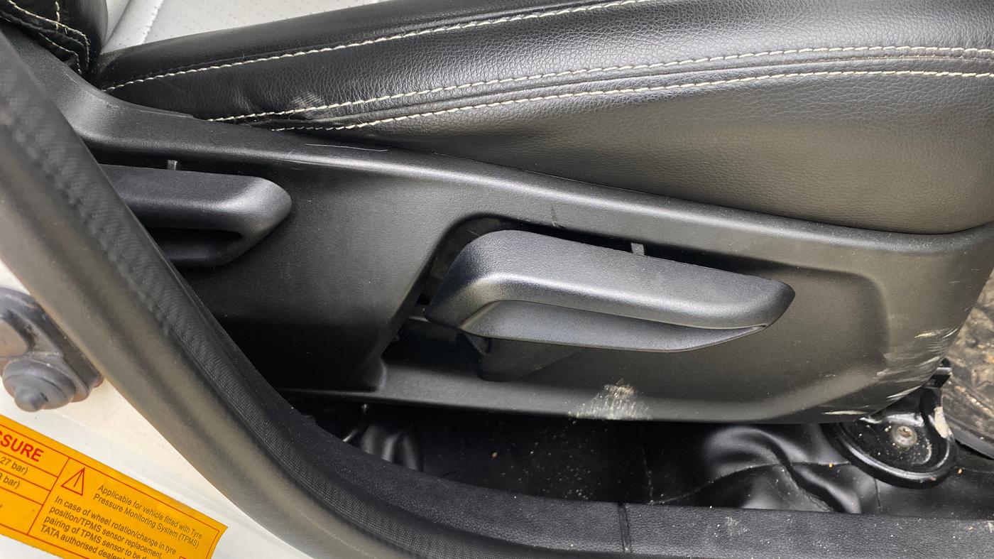 2023 Tata Tiago XZ PLUS CNG, CNG, Manual, 17,118 km, Driver Side Adjustment Panel