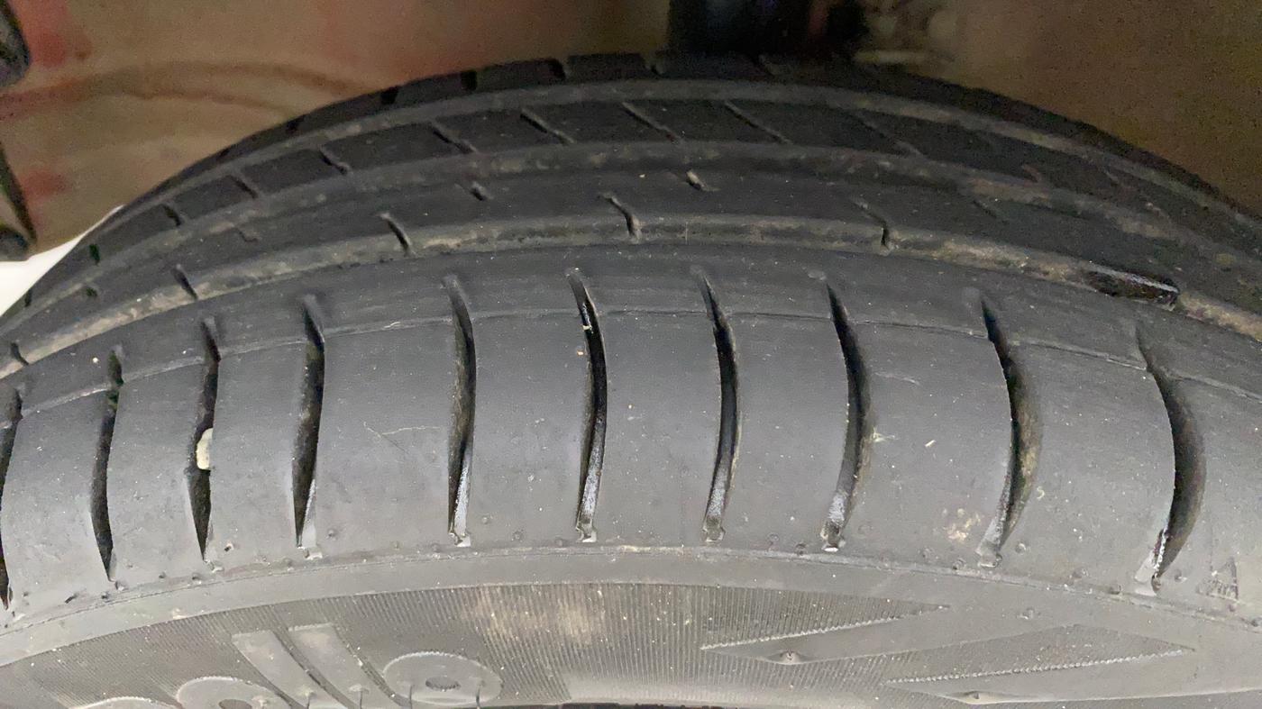 2017 Maruti Wagon R 1.0 VXI, Petrol, Manual, 49,221 km, Left Front Tyre Tread
