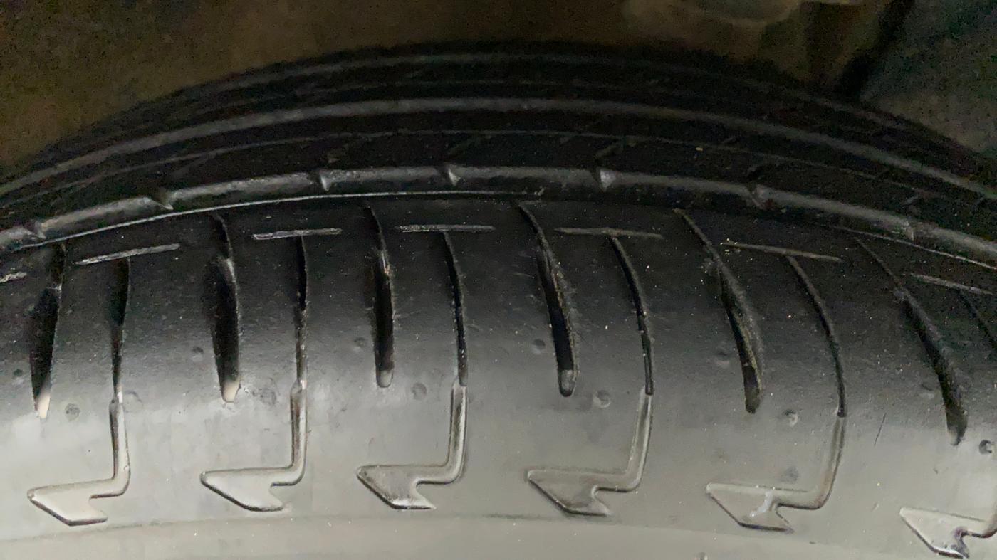 2017 Maruti IGNIS ZETA 1.2 AMT DUAL TONE, Petrol, Automatic, 29,406 km, Right Front Tyre Tread