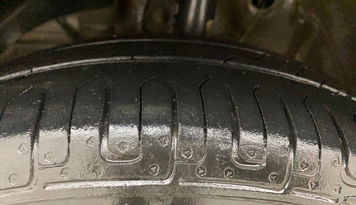 2018 Maruti Swift VDI AMT, Diesel, Automatic, 74,796 km, Left Front Tyre Tread