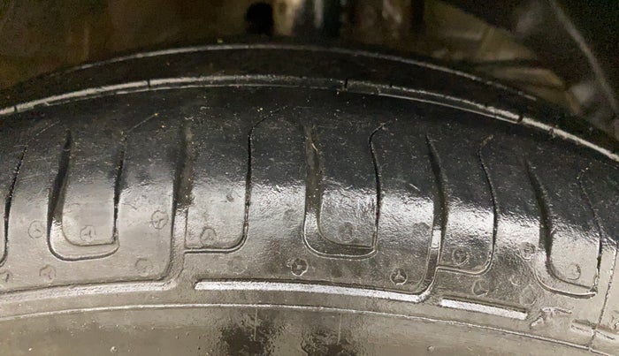 2018 Maruti Swift VDI AMT, Diesel, Automatic, 74,796 km, Right Front Tyre Tread