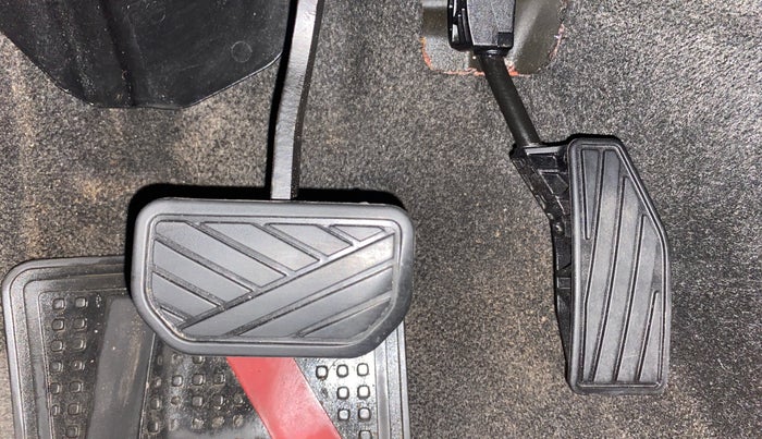 2018 Maruti Swift VDI AMT, Diesel, Automatic, 74,796 km, Pedals