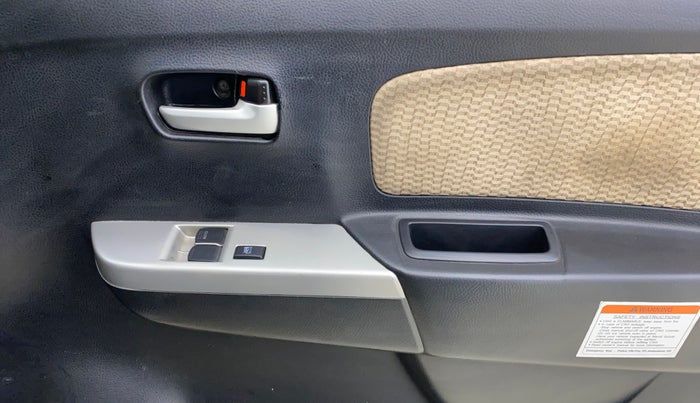 2017 Maruti Wagon R 1.0 LXI CNG, CNG, Manual, 72,753 km, Driver Side Door Panels Control