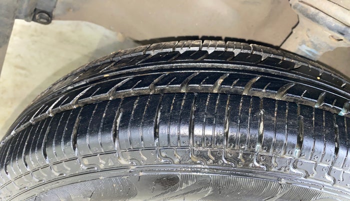 2017 Maruti Wagon R 1.0 LXI CNG, CNG, Manual, 72,753 km, Left Front Tyre Tread