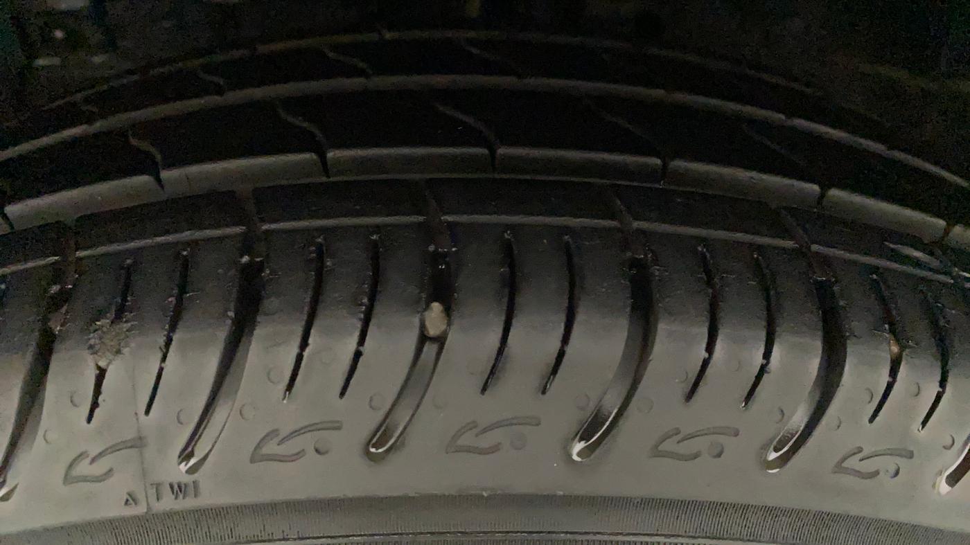 2012 Maruti Swift Dzire ZXI, Petrol, Manual, 33,997 km, Left Front Tyre Tread