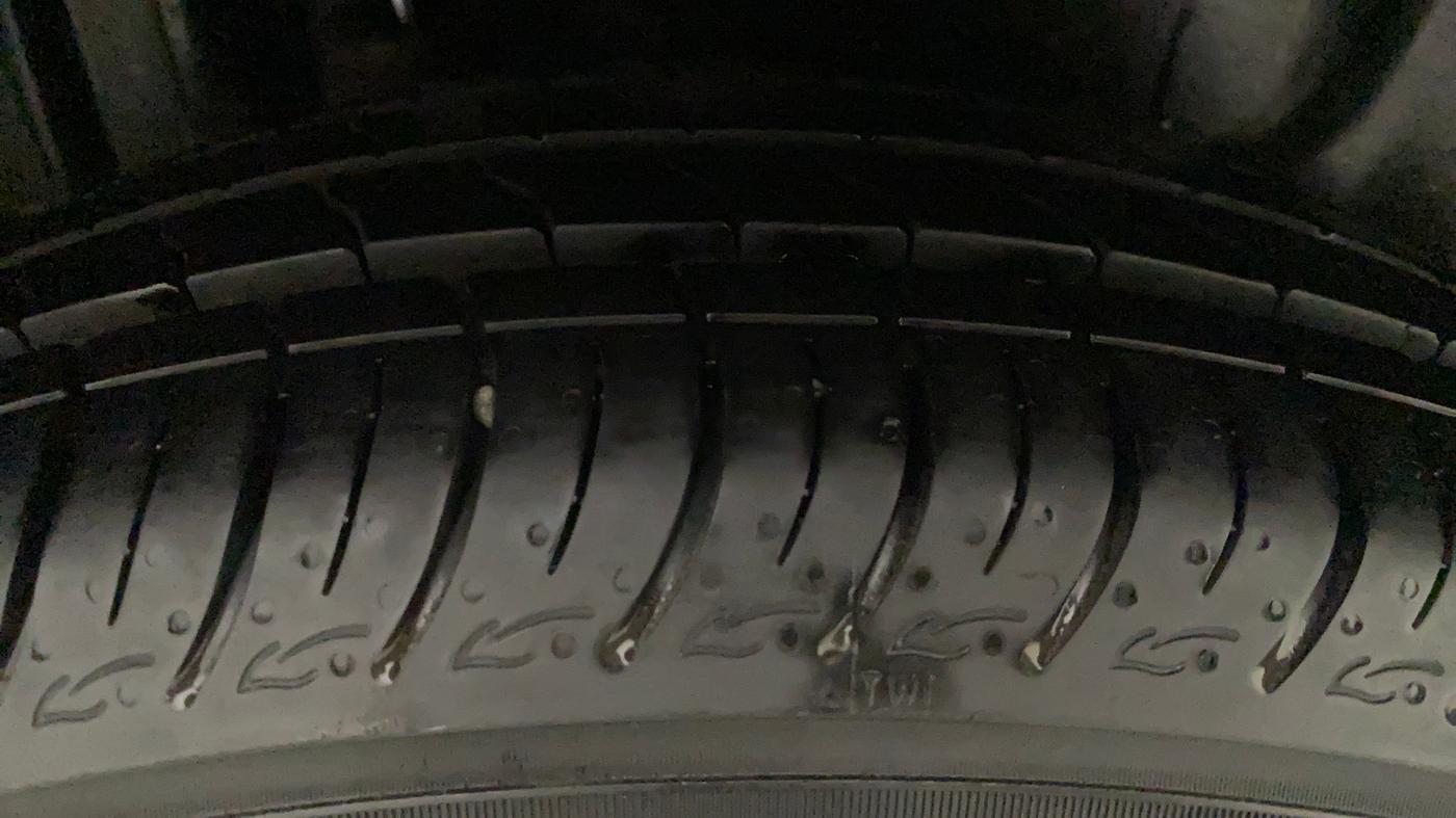 2012 Maruti Swift Dzire ZXI, Petrol, Manual, 33,997 km, Right Rear Tyre Tread