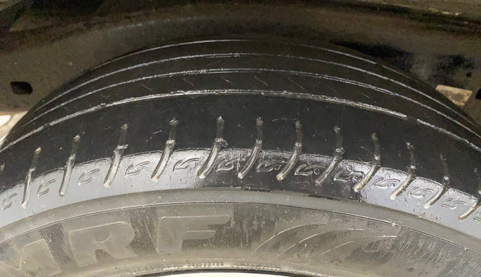 2022 Toyota Innova Crysta 2.7 VX 7 STR, Petrol, Manual, 60,927 km, Right Rear Tyre Tread