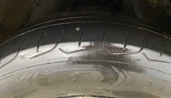 2022 Toyota Innova Crysta 2.7 VX 7 STR, Petrol, Manual, 60,927 km, Right Front Tyre Tread