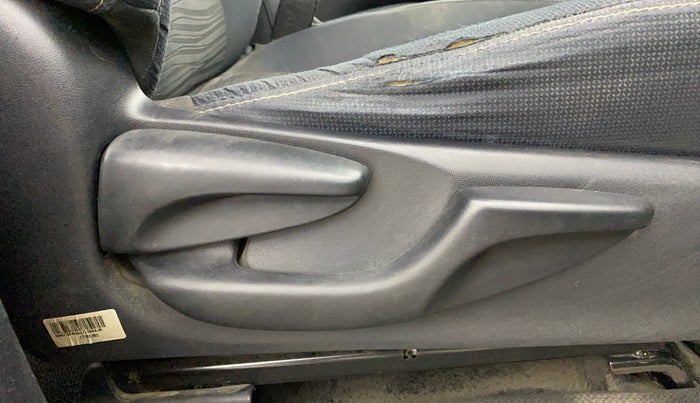 2022 Toyota Innova Crysta 2.7 VX 7 STR, Petrol, Manual, 60,927 km, Driver Side Adjustment Panel