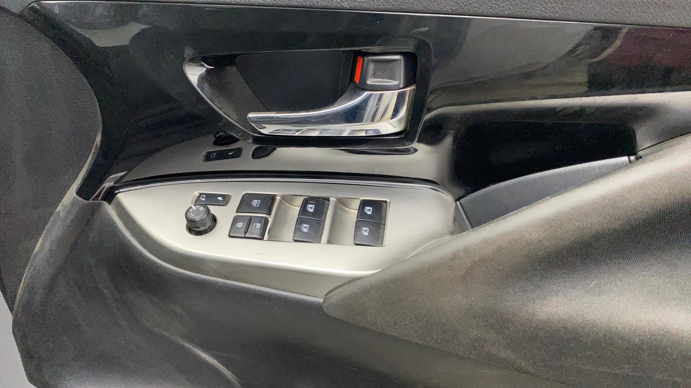 2022 Toyota Innova Crysta 2.7 VX 7 STR, Petrol, Manual, 60,927 km, Driver Side Door Panels Control