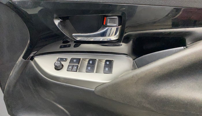 2022 Toyota Innova Crysta 2.7 VX 7 STR, Petrol, Manual, 60,927 km, Driver Side Door Panels Control