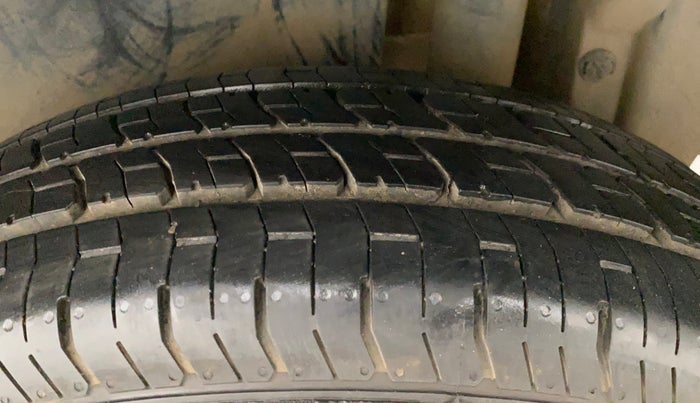 2016 Maruti Swift VXI, Petrol, Manual, 62,702 km, Left Rear Tyre Tread