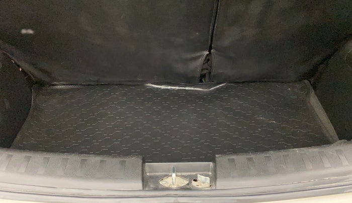 2016 Maruti Swift VXI, Petrol, Manual, 62,702 km, Boot Inside