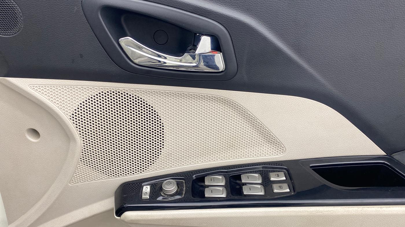 2021 Mahindra XUV300 W8 (O) 1.5 DIESEL, Diesel, Manual, 85,655 km, Driver Side Door Panels Control