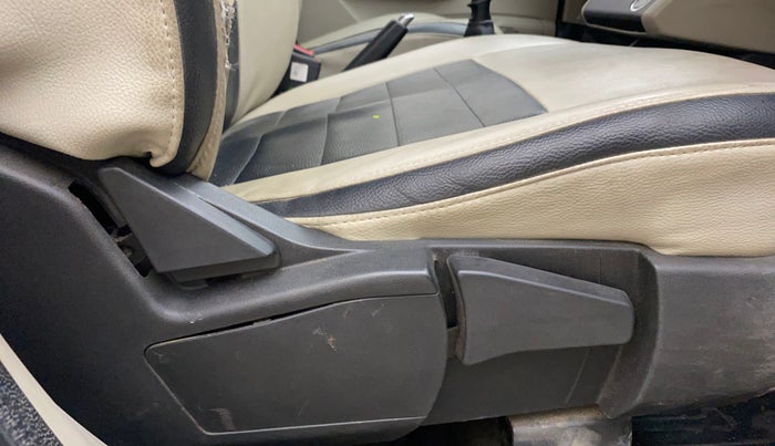 2021 Renault TRIBER RXZ, Petrol, Manual, 68,580 km, Driver Side Adjustment Panel