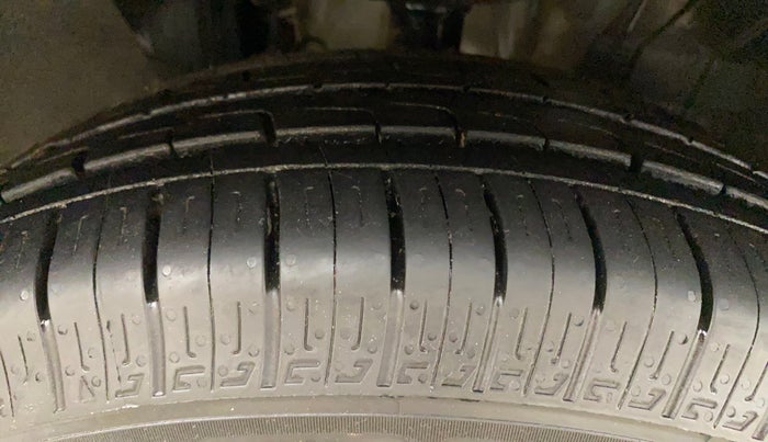 2021 Renault TRIBER RXZ, Petrol, Manual, 68,580 km, Right Front Tyre Tread