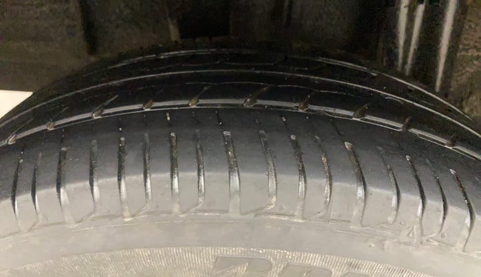 2021 Renault TRIBER RXZ, Petrol, Manual, 68,580 km, Right Rear Tyre Tread