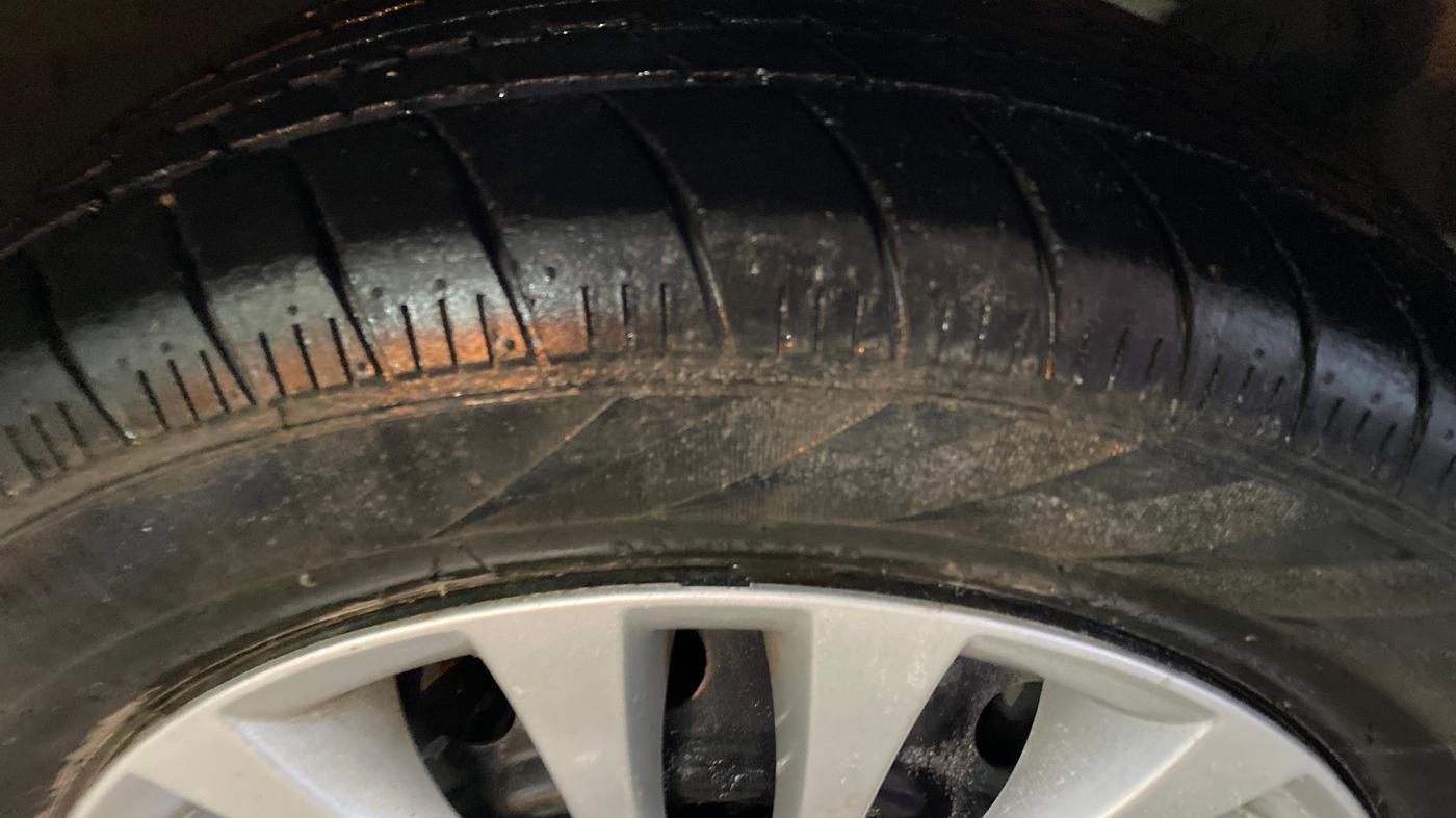2016 Maruti Ciaz VDI+ SHVS, Diesel, Manual, 1,02,110 km, Right Front Tyre Tread
