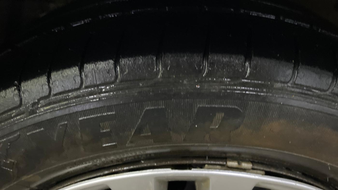 2016 Maruti Ciaz VDI+ SHVS, Diesel, Manual, 1,02,110 km, Left Front Tyre Tread