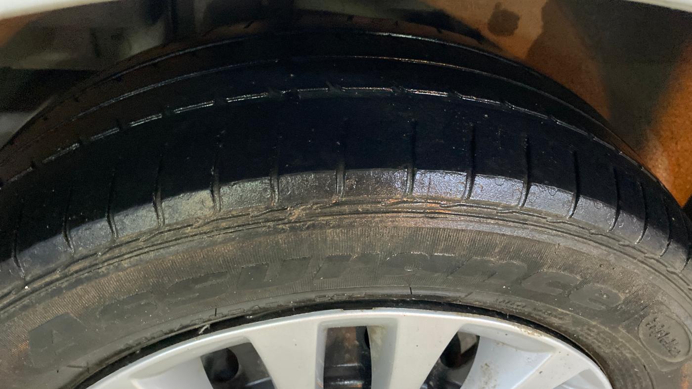 2016 Maruti Ciaz VDI+ SHVS, Diesel, Manual, 1,02,110 km, Right Rear Tyre Tread
