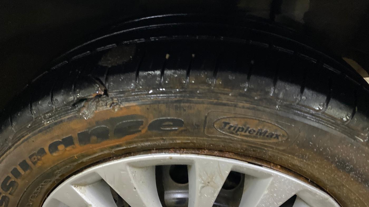 2016 Maruti Ciaz VDI+ SHVS, Diesel, Manual, 1,02,110 km, Left Rear Tyre Tread